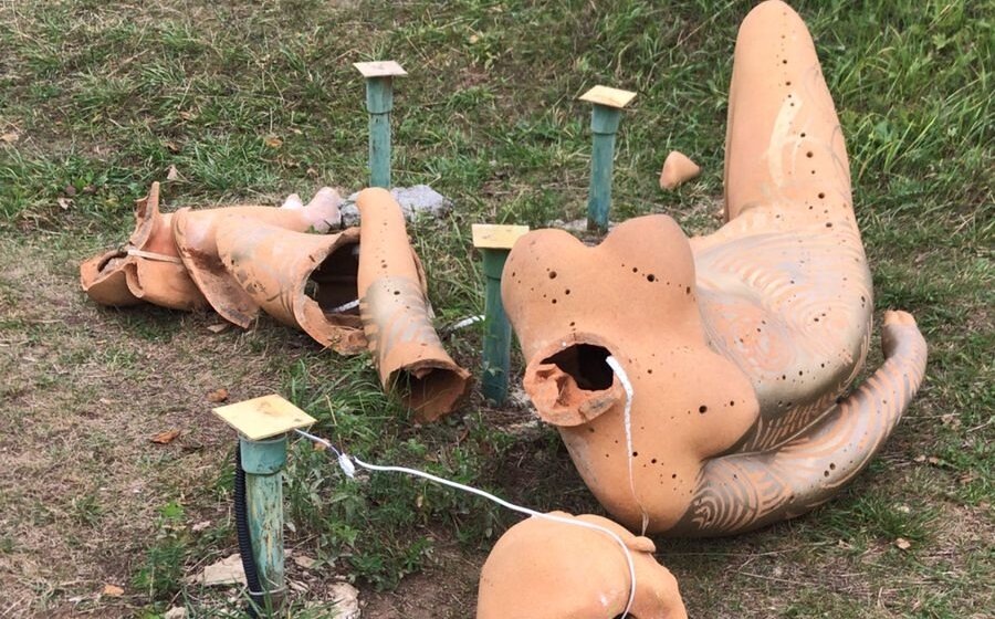 В Прикамье вандалы разбили уникальный арт-объект российского скульптора