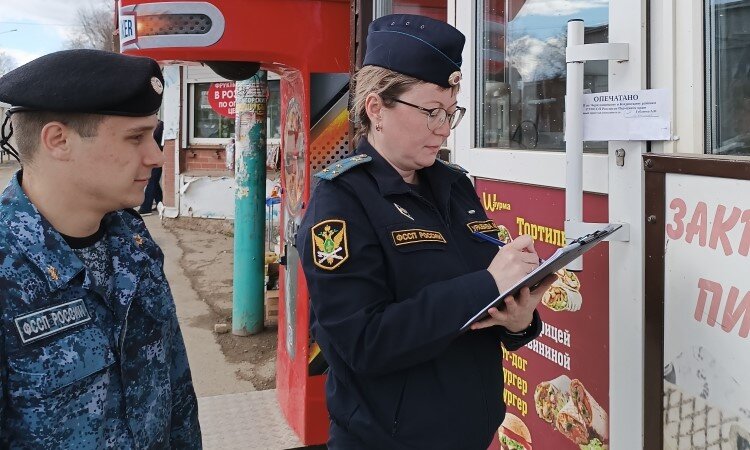 В двух городах Прикамья закрыли потенциально опасные шаурмечные