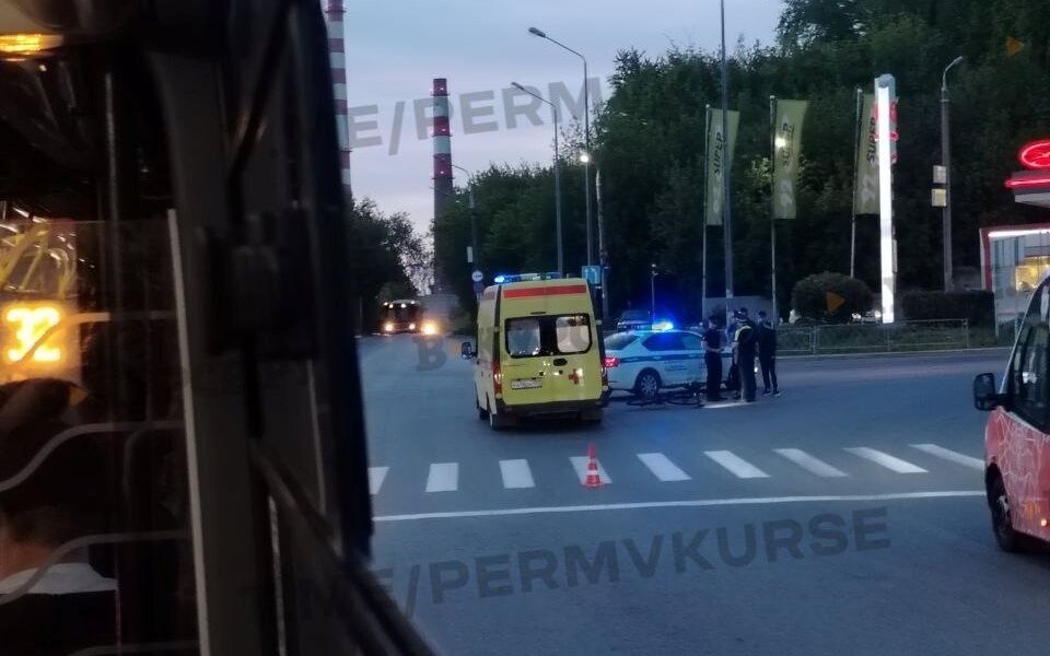 В Перми возле площади Восстания сбили велосипедиста