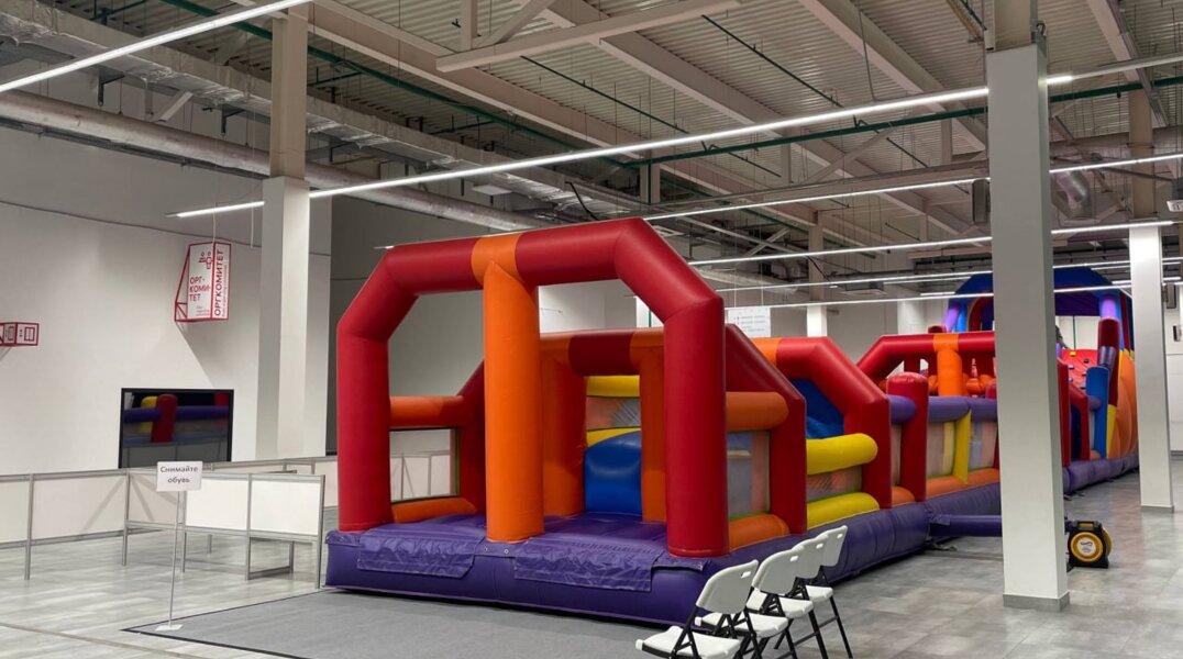 У «Экспо катка» появилась игровая зона с батутами