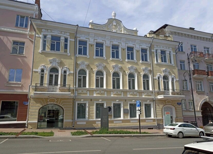 В Перми в рамках масштабного ремонта зданию исторической гостиницы поменяют цвет кровли