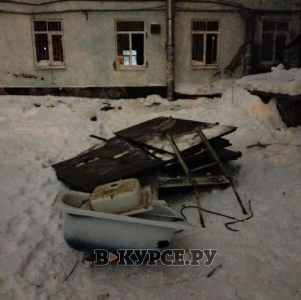 Полиция Перми ищет мародеров, которые разграбили аварийный дом на ул. Куйбышева, 68