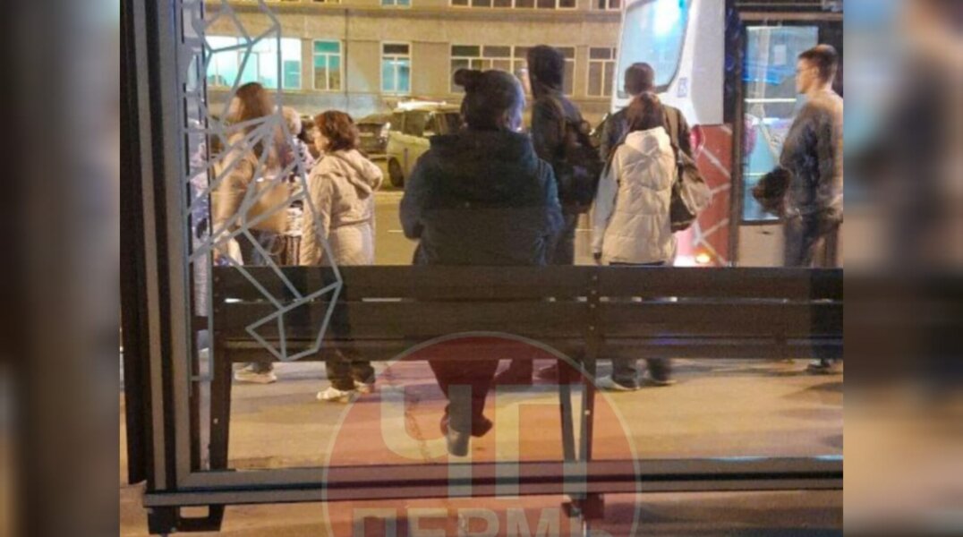 В дептрансе объяснили, почему на остановке Пермь-2 появилась «лавочка для великанов»