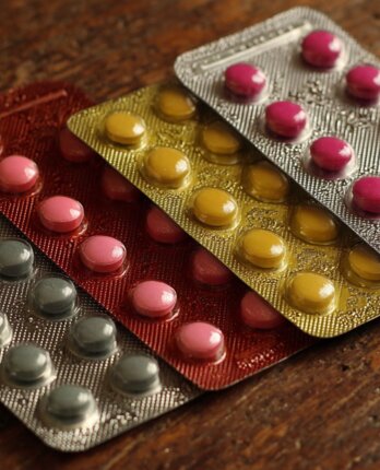 Эксперты назвали препараты, лидирующие по объему продаж в аптеках Прикамья