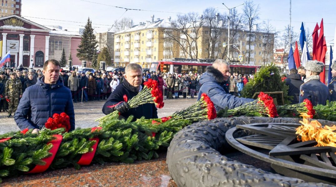 В Перми возложили цветы к мемориалу Уральскому добровольческому танковому корпусу