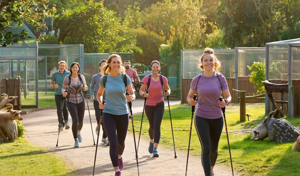 В Пермском зоопарке займутся северной ходьбой и йогой