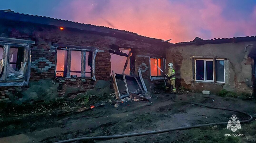 Пермские пожарные потушили ферму площадью 1125 квадратных метров