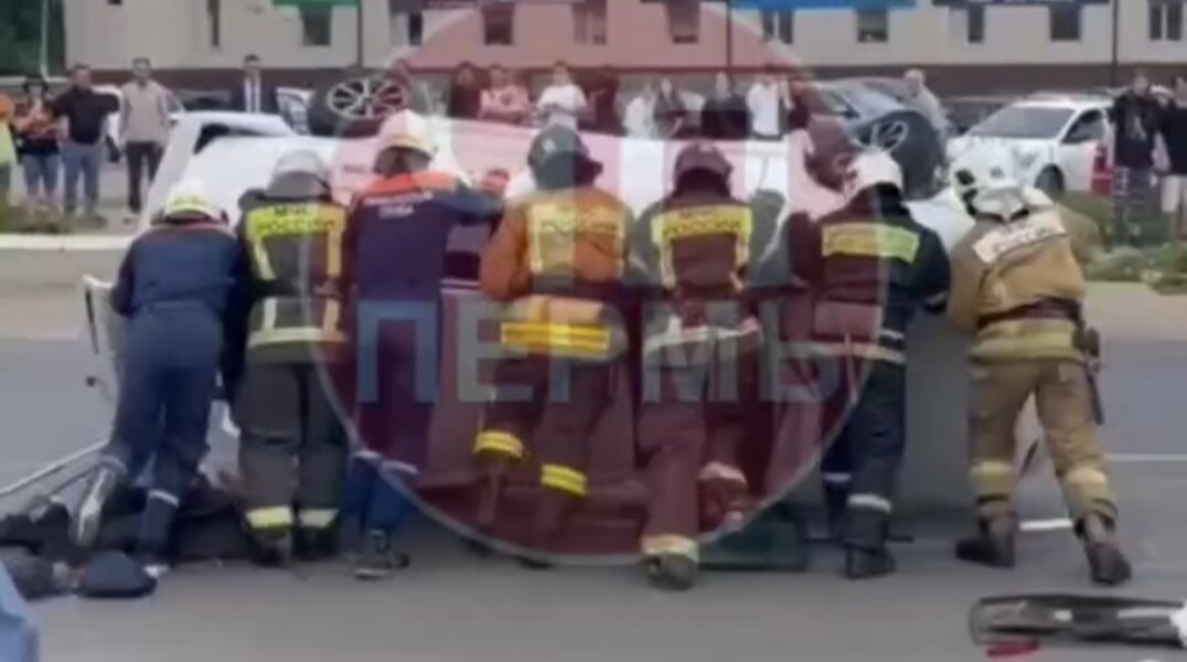 В Чайковском в результате столкновения перевернулся автомобиль