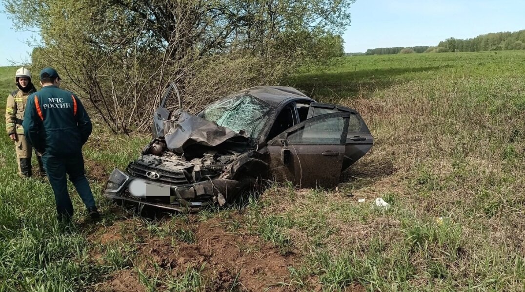 На трассе Кунгур - Ашап перевернулся легковой автомобиль