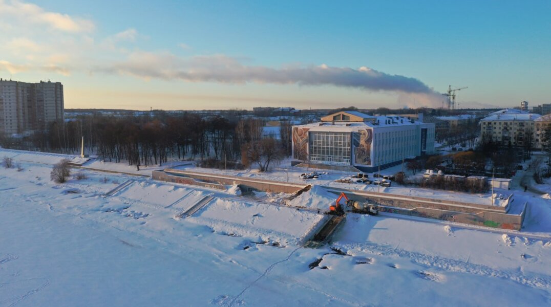 На набережной в Кировском районе Перми смонтировали все три лестницы