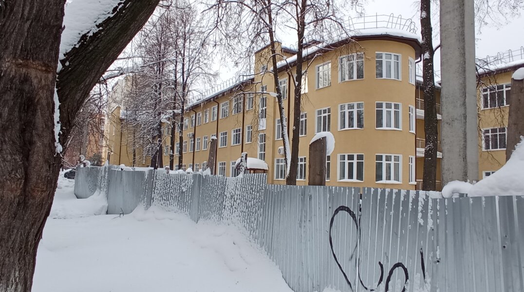 Больницу на Грачева, 12 в Перми, пустовавшую почти 20 лет, откроют осенью 2025 года