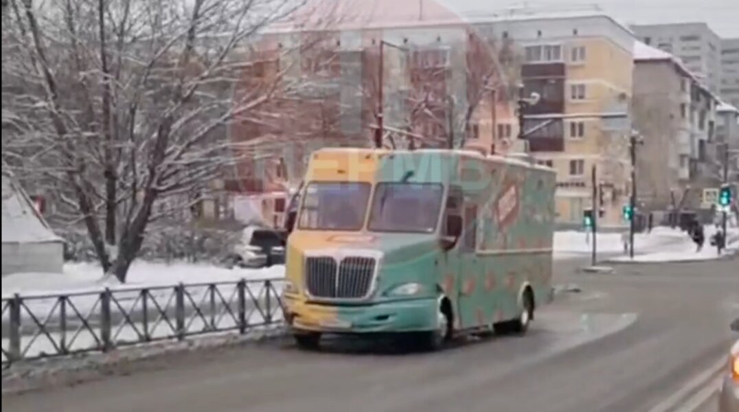 В Перми фудтрак федеральной телепередачи «Повара на колесах» попал в ДТП по вине водителя