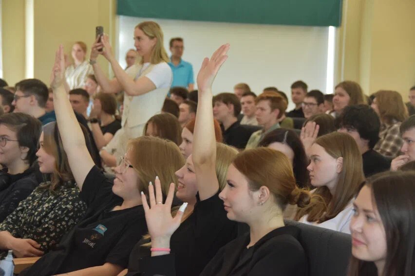 Губернатор Прикамья поздравил жителей региона с Днем молодежи