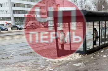 Пермячке на голову упала льдина с крыши здания по улице Уральской