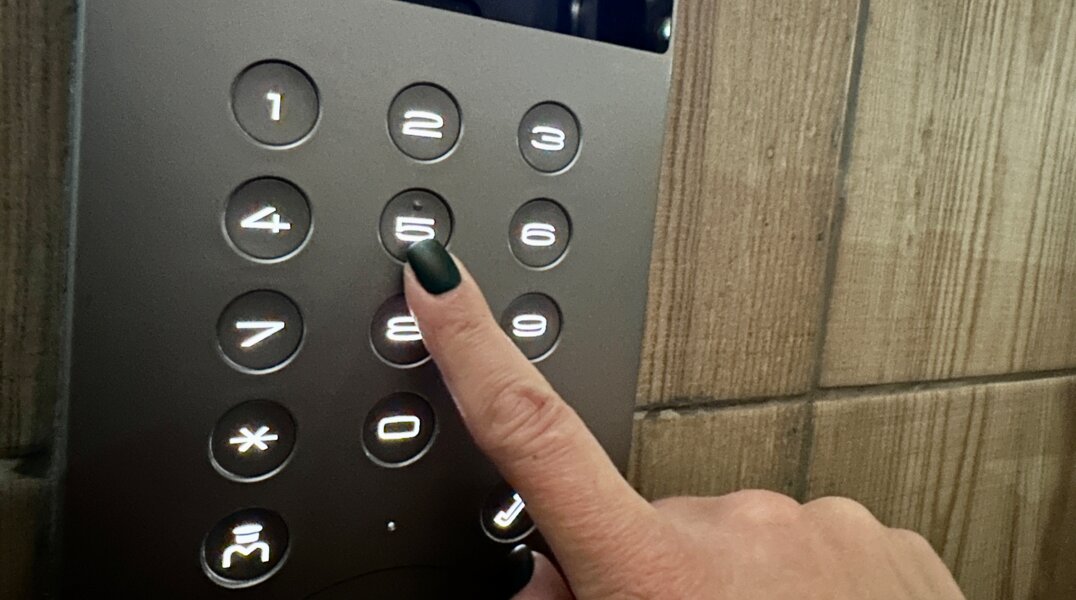 Жителей Перми будут информировать о чрезвычайных ситуациях с помощью остановок и домофонов