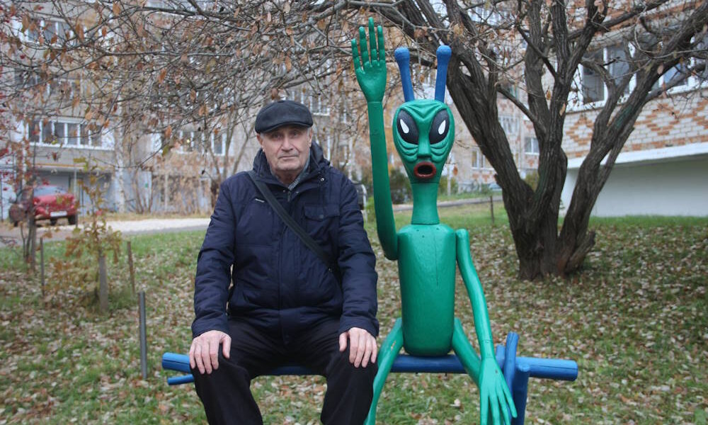 В Прикамье сделана ещё одна скульптура инопланетянина