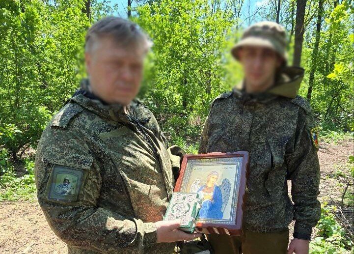 Участник СВО из Прикамья обнаружил под завалами разрушенного дома уцелевшие иконы