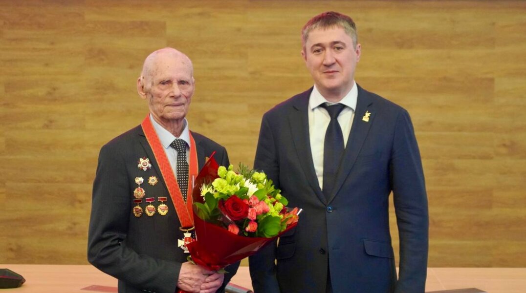 Губернатор Прикамья вручил награду столетнему герою Великой Отечественной войны