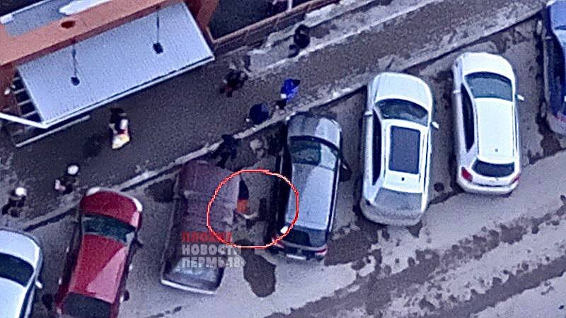 В Перми с 25 этажа жилого дома выпал подросток
