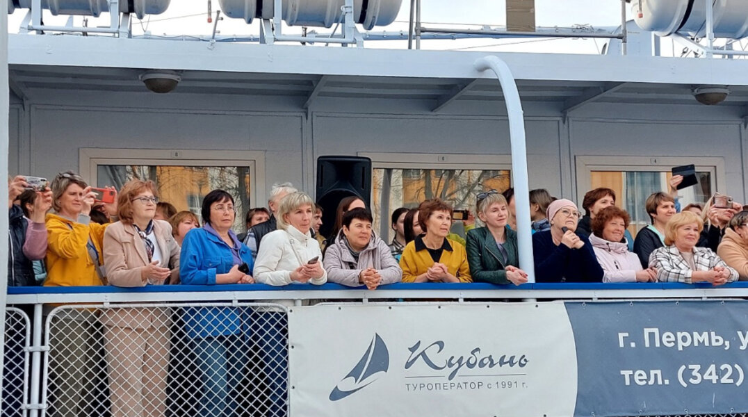 Из Перми отправился теплоход с лучшими учителями Пермского края