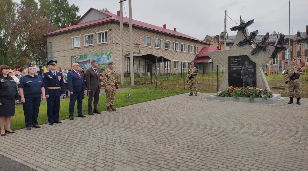 В Прикамье установили новый обелиск участникам боевых действий и локальных конфликтов