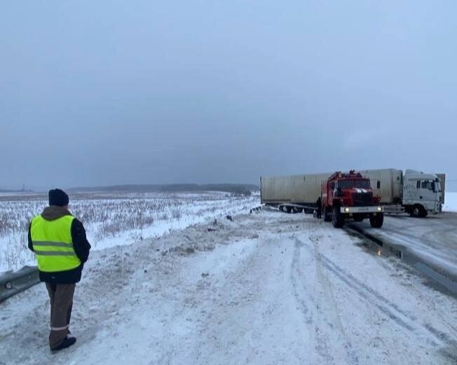 Из-за аварии на 183 километре трассы Пермь-Екатеринбург перекрыли автомобильное движение