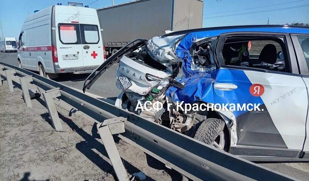 В Прикамье на трассе Нытва-Краснокамск произошло ДТП с участием каршеринга и большегруза