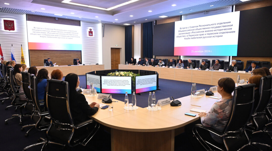 Дмитрий Махонин обсудил с помощником президента РФ проекты по сохранению исторической памяти