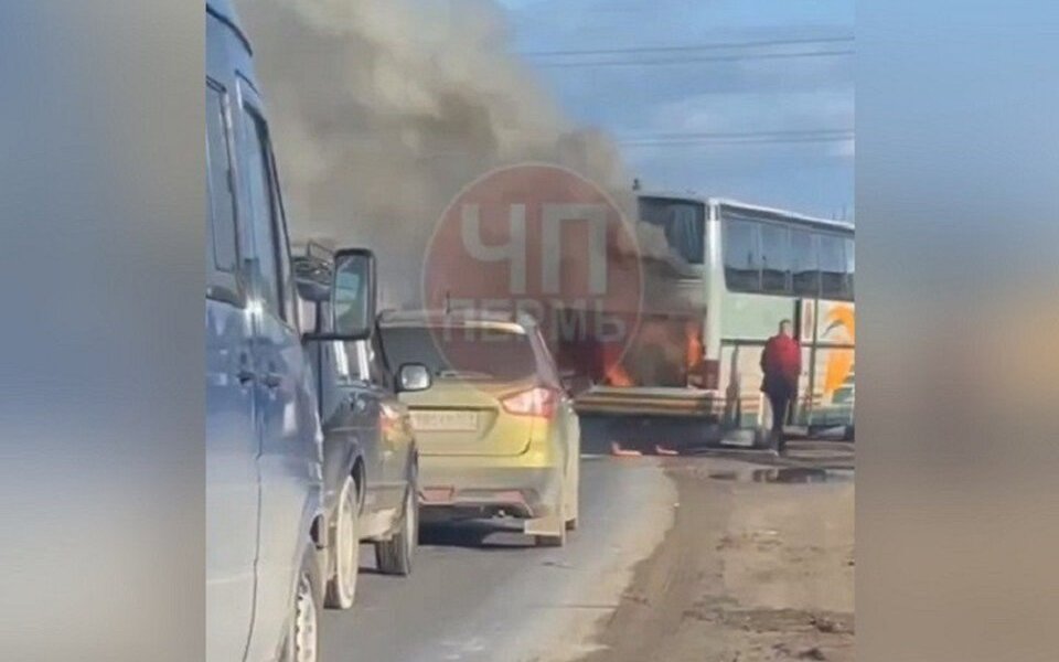 В Пермском крае загорелся пассажирский автобус