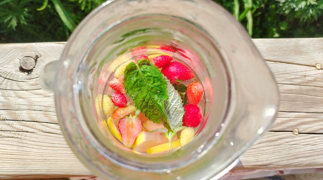 Киви, соль и розмарин. Топ-5 напитков, спасающих от жары