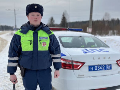 В Прикамье лейтенант полиции ночью спас соседа из горящего одноэтажного дома