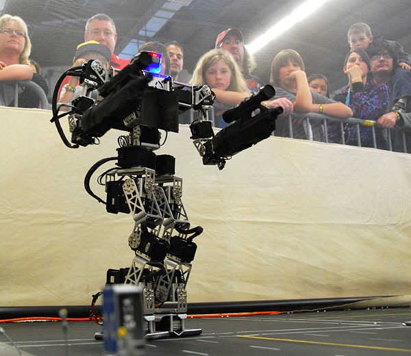 Битва роботов прямая. Битва роботов. Роботы для боев. Боевой робот для соревнований. Боевые роботы для боев.