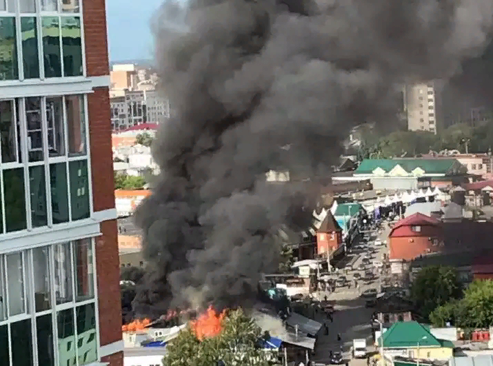 Самара кировская рынок горит. Горит Центральный рынок Уфа. Пожар на Центральном рынке Киров. Пожар на большой почтовой. Крупный пожар на рынке в Красногорске.