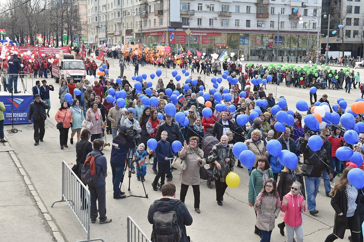 Фото: Первомайская демонстрация / www.newsko.ru