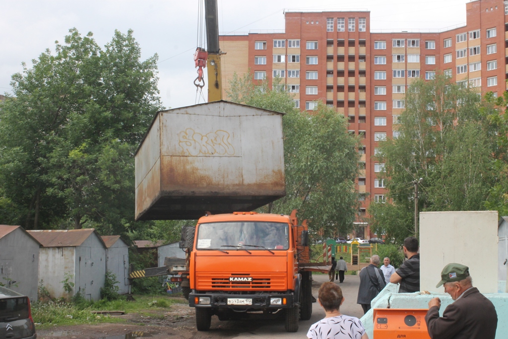 Снос гаражей во владимире за пекинкой. Демонтаж металлических объектов. Демонтаж железных гаражей. Гаражи Вологда снос. Снос гаражей в Московском районе.