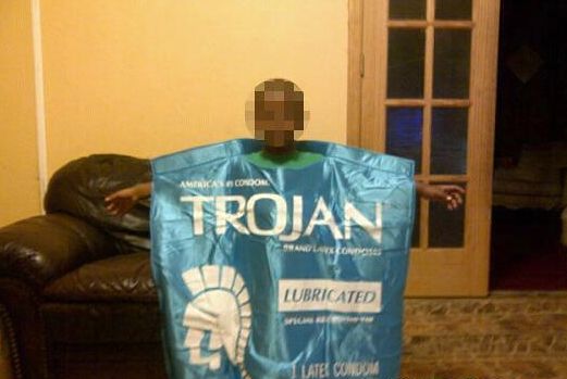 9-hilariously-inappropriate-halloween-costumes-worn-by-kids-684355.jpg