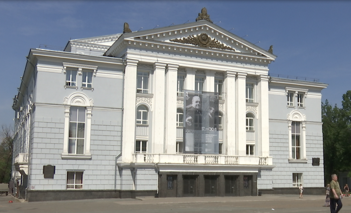 Дом театра пермь. Театр оперы и балета Пермь. Театр Чайковского Пермь. Пермский Академический театр оперы и балета имени Чайковского. Театр оперы и балета Пермь опера.