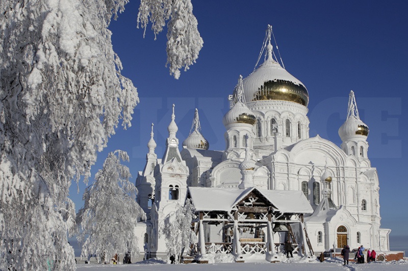 Белогорский монастырь пермский. Зима Белогорский монастырь Пермь. Белогорский монастырь Пермь зимой. Белогорский монастырь Пермский край 2020. Крестовоздвиженский храм Белогорский монастырь Пермский край.