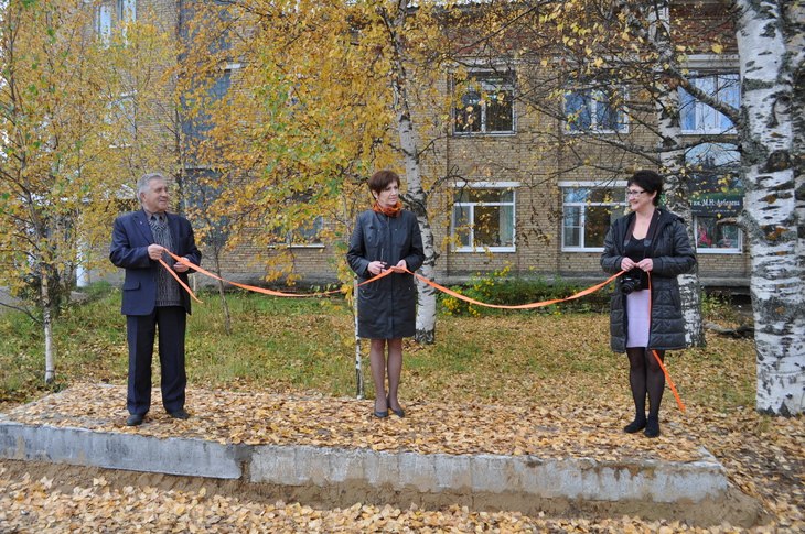 торжественное отверытие бетонной плиты.jpg