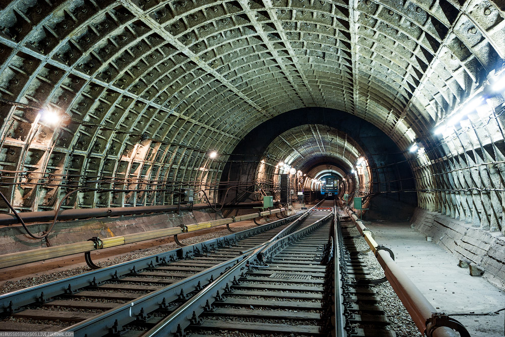 Стрелка московская область. Станция Тоннельная метро. Стрелка метро тоннель. Нижегородский метрополитен тоннели. Стрелка в метрополитене.