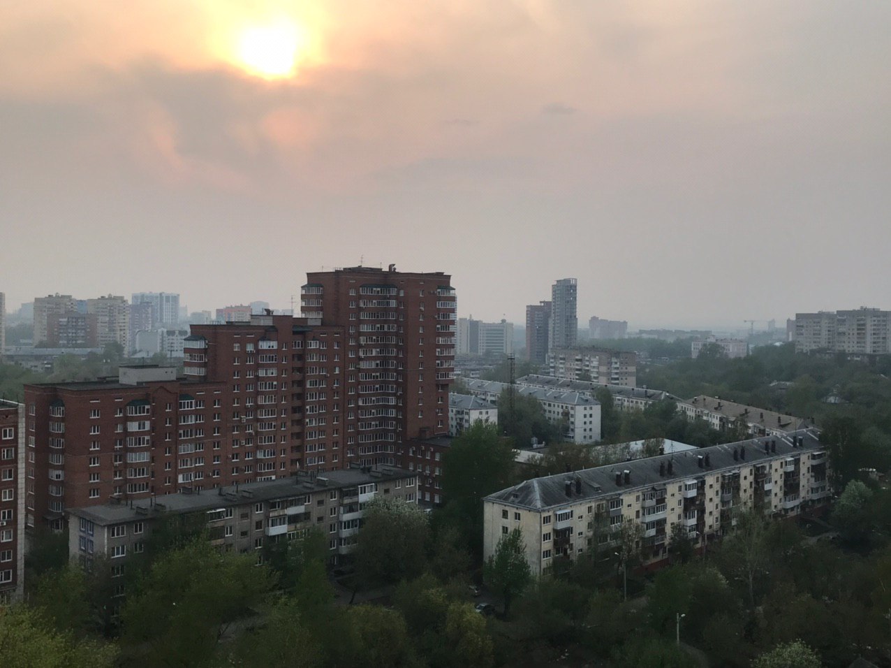 В центре города уже видна дымка / Фото: «В курсе.ру»