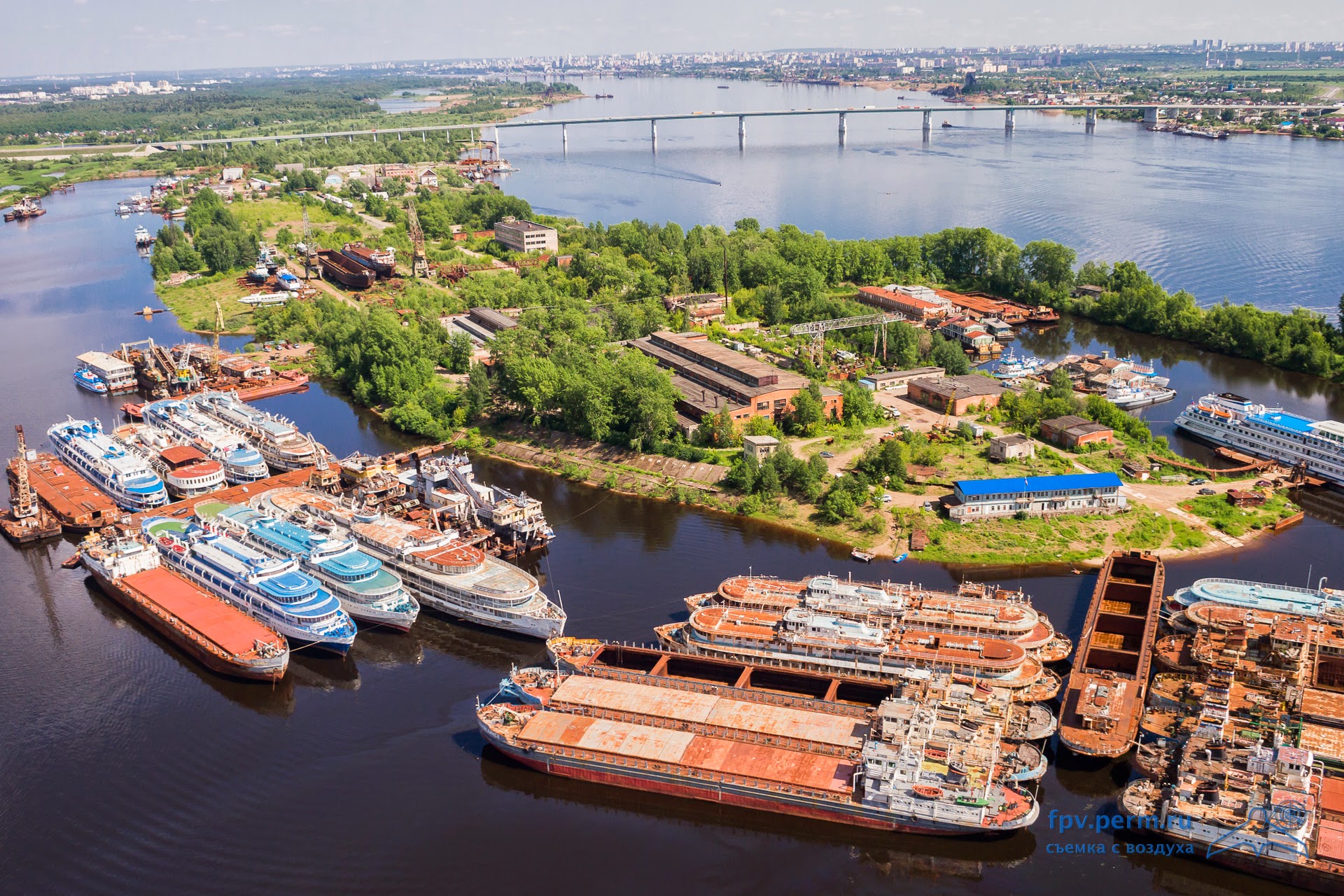 Первый ул водников 1е микрорайон затон фото Власти Прикамья выкупили Верхнекамский судостроительный комплекс - В курсе.ру