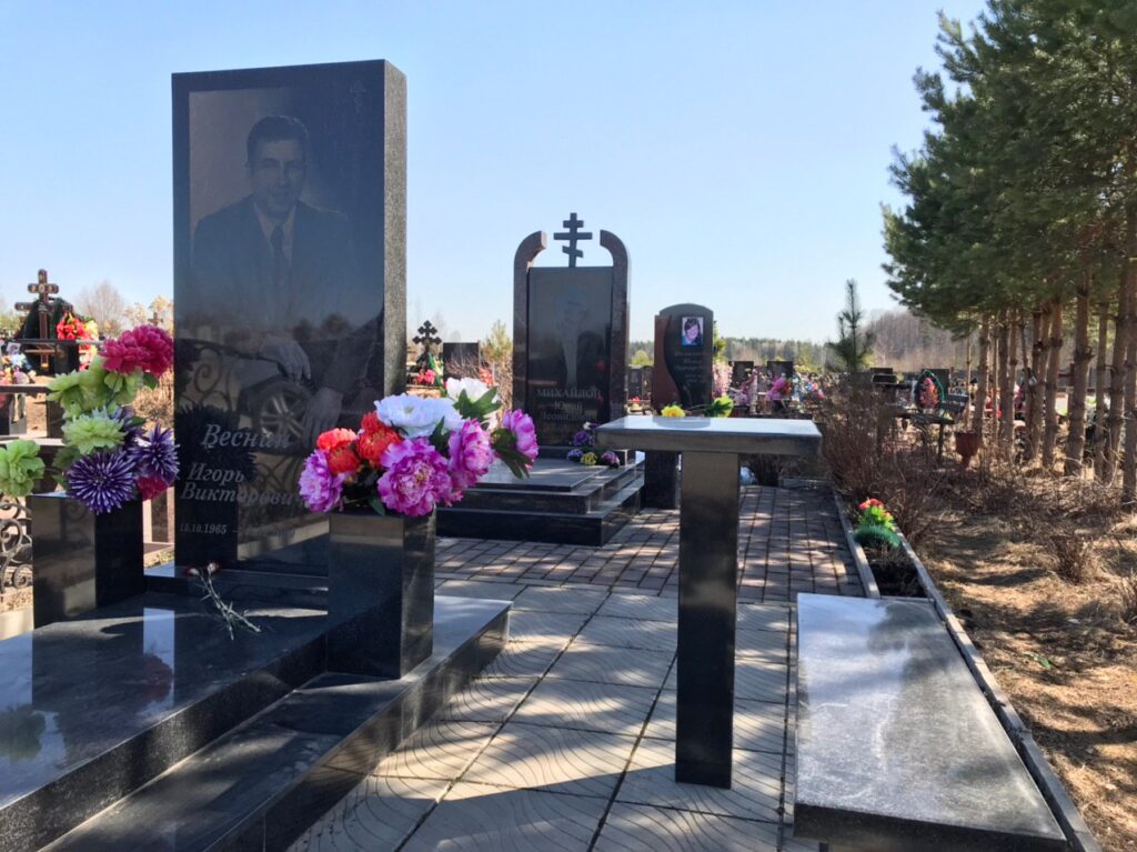 Мемориальный квартал жертв «Хромой лошади» на Северном кладбище. Фото: «В курсе.ру» / Алена Честикова