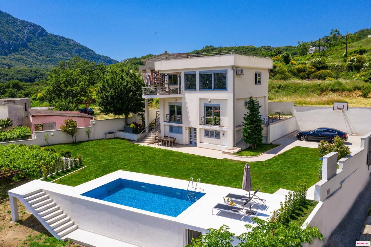 Черногория недвижимость цены. Вилла в Монтенегро. Вилла Тито Черногория планировка. Дом вилла в Черногории. Будва вилла.
