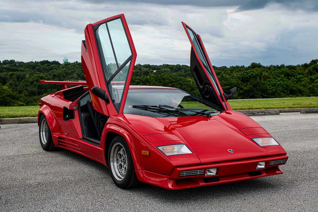 Фото: Lamborghini Countach 1988 года выпуска/allcarz.ru