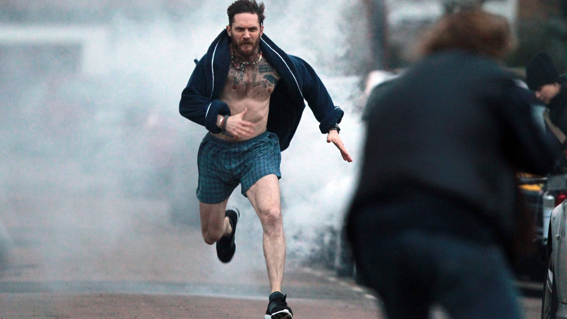 Том Харди бежит. Бег том Харди.