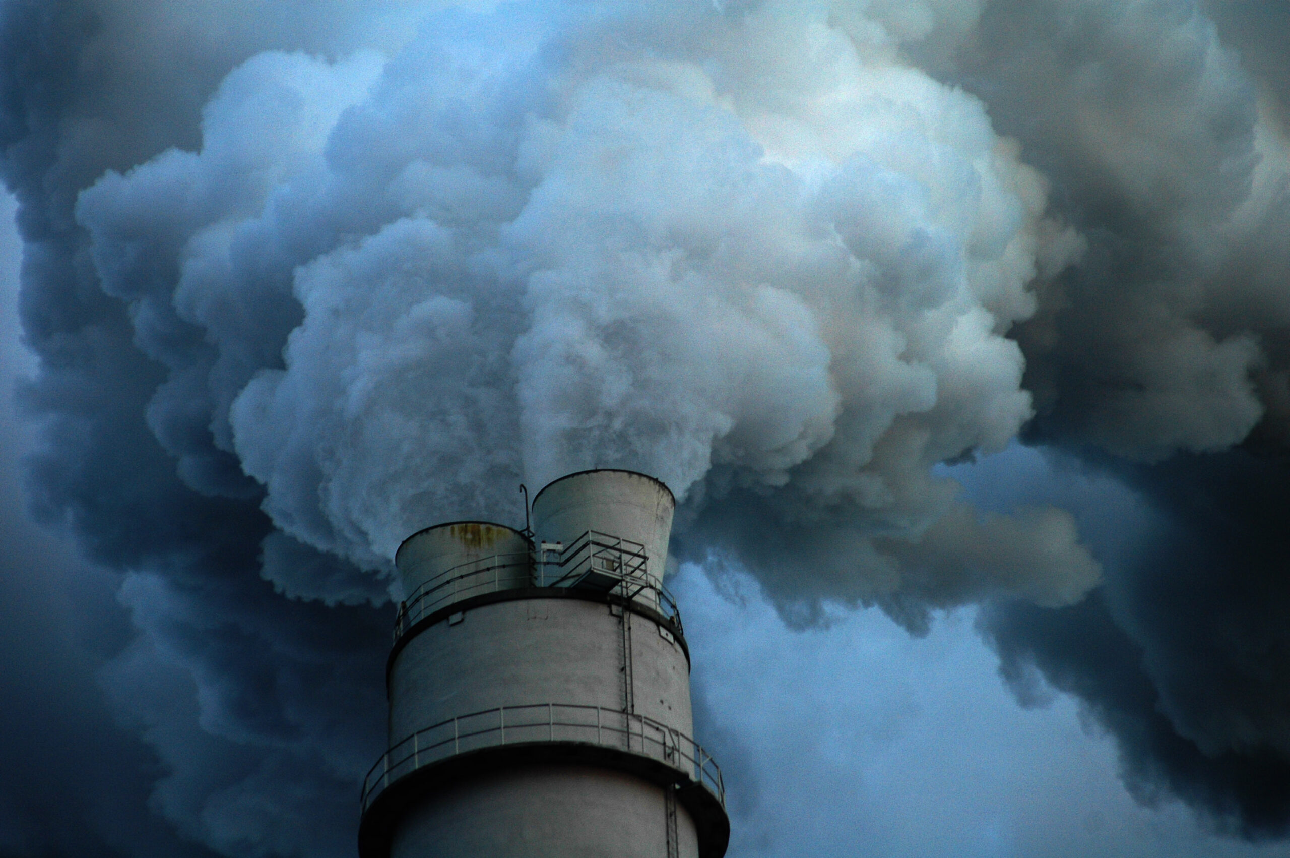 Химическое загрязнение окружающей среды. Выбросы в атмосферу. Загрязнение воздуха. Выбросы заводов в атмосферу. Вредные выбросы в атмосферу.