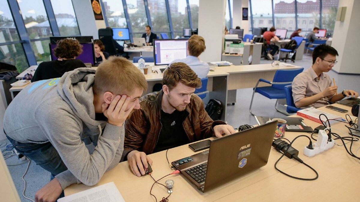 Фото: пресс-служба МФТИ / Евгений Пелевин