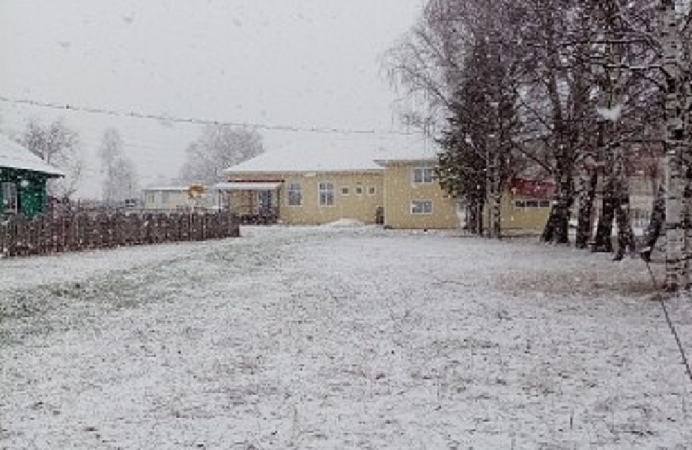 В крае выпал снег. В Перми выпал снег 2022. Крае выпал снег. Снег в Пермском крае 19 июня 2023. Якутия снег.
