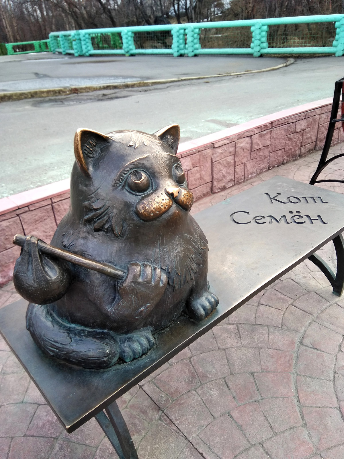 Памятник коту семёну в Мурманске